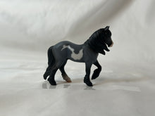 Load image into Gallery viewer, Breyer Stablemates Cob Mustang